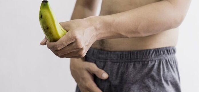 the size of a man's penis, using a banana as an example